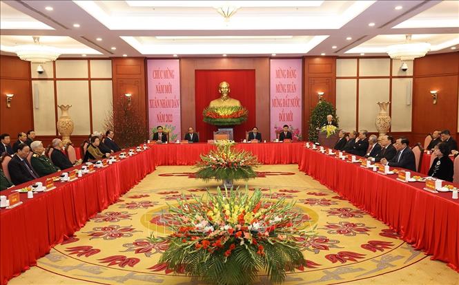 Tổng Bí thư Nguyễn Phú Trọng chúc Tết các đồng chí lãnh đạo và nguyên lãnh đạo Đảng, Nhà nước. Ảnh: Trí Dũng/TTXVN
