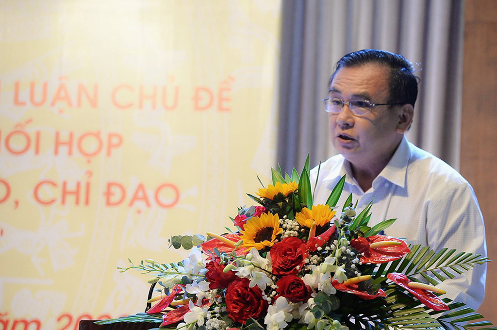 Đồng chí Võ Văn Bình, Phó Bí thư Thường  trực Tỉnh ủy, Chủ tịch Hội đồng nhân dân tỉnh phát biểu tại Hội nghị