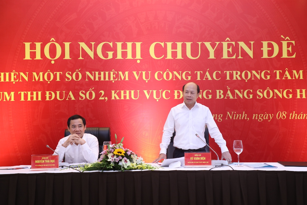 Đồng chí Vũ Xuân Diện, Ủy viên Ban Thường vụ, Trưởng Ban Nội chính Tỉnh ủy Quảng Ninh, Cụm trưởng Cụm thi đua số 2 phát biểu tại Hội nghị