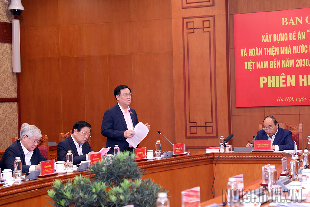 Đồng chí Vương Đình Huệ, Ủy viên Bộ Chính trị, Chủ tịch Quốc hội, Phó trưởng Ban Chỉ đạo xây dựng Đề án phát biểu
