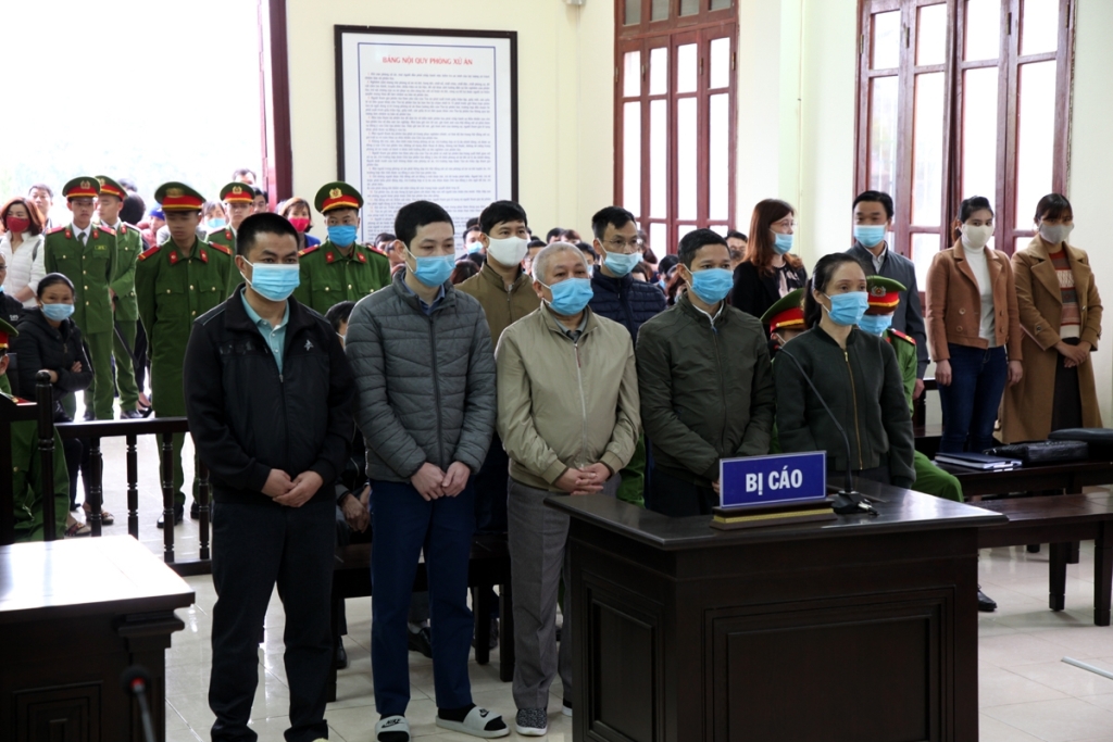 Các bị cáo trong vụ án “Tham ô tài sản” và “Thiếu trách nhiệm, gây hậu quả nghiêm trọng” xảy ra tại tỉnh Lai Châu. 