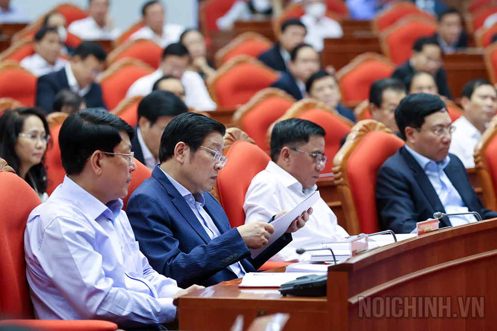Đồng chí Phan Đình Trạc, Ủy viên Bộ Chính trị, Bí thư Trung ương Đảng, Trưởng Ban Nội chính Trung ương và các đại biểu tại điểm cầu Trung ương