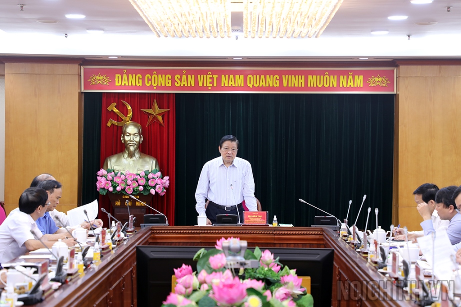 Đồng chí Phan Đình Trạc, Ủy viên Bộ Chính trị, Bí thư Trung ương Đảng, Trưởng Ban Nội chính Trung ương phát biểu tại cuộc họp