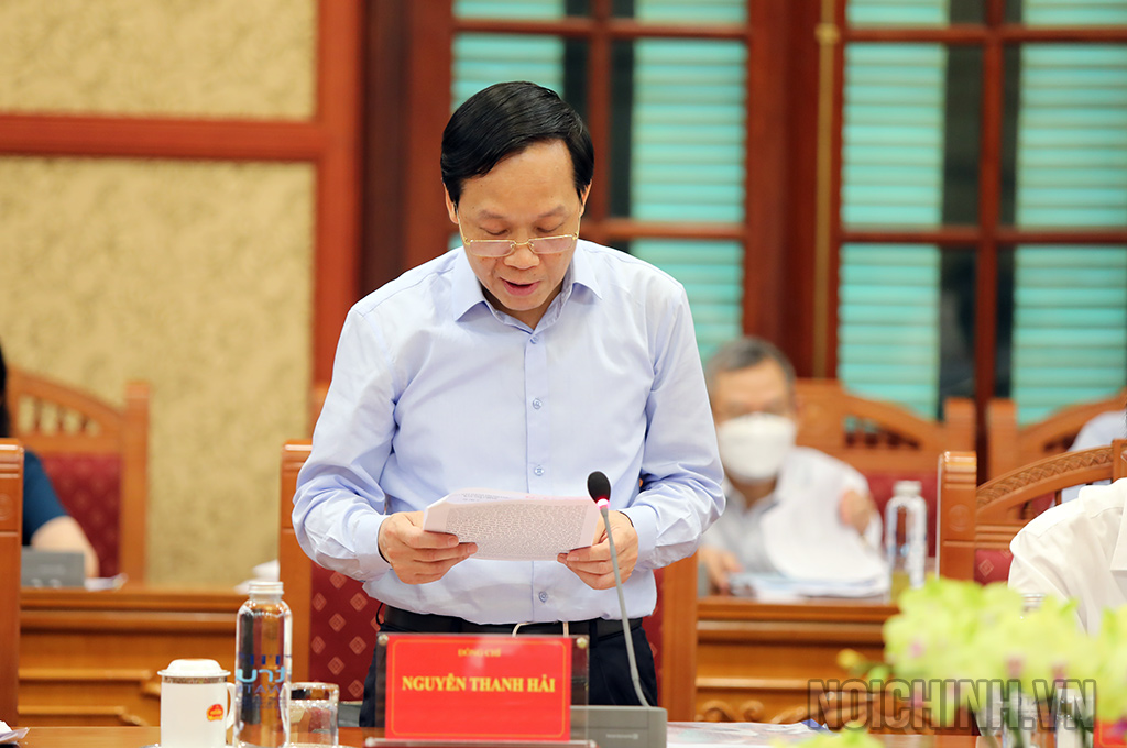 Đồng chí Nguyễn Thanh Hải, Phó Trưởng Ban Nội chính Trung ương, Trưởng ban Thư ký Ban Chỉ đạo Cải cách tư pháp Trung ương trình bày báo cáo tại Phiên họp