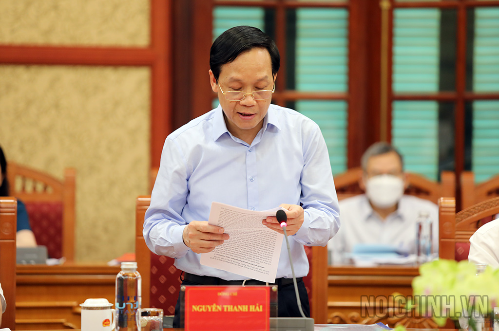Đồng chí Nguyễn Thanh Hải, Phó Trưởng Ban Nội chính Trung ương, Trưởng Ban Thư ký Ban Chỉ đạo Cải cách tư pháp Trung ương trình bày báo cáo tại Phiên họp