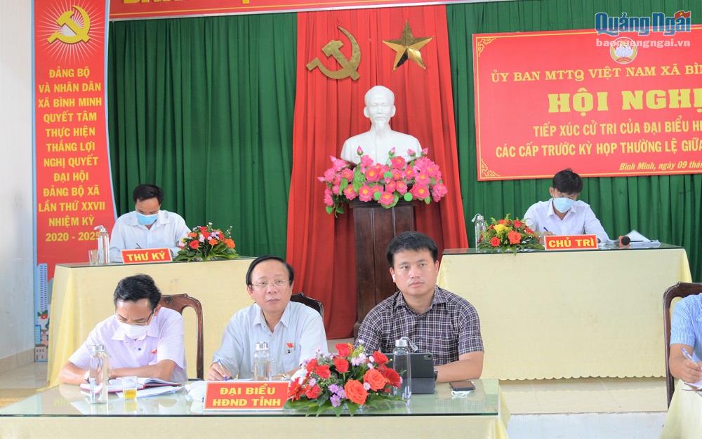 Đồng chí Đặng Ngọc Huy, Phó Bí thư Thường trực Tỉnh ủy Quảng Ngãi cùng tổ HĐND tỉnh tiếp xúc cử tri tại xã Bình Minh (Ảnh ThanhPhuong)