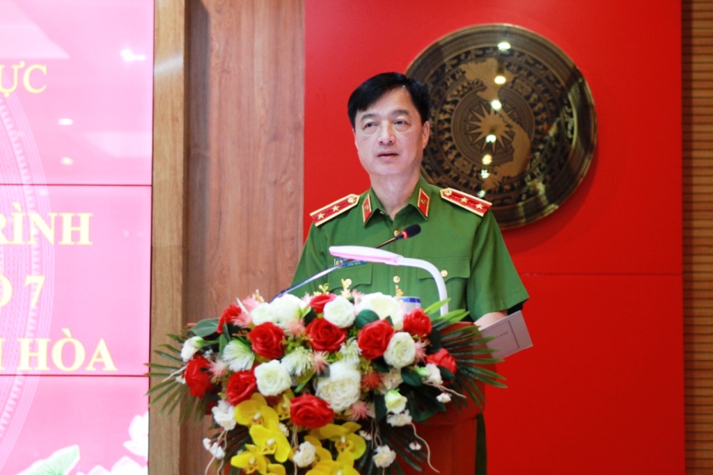 Đồng chí Trung tướng Nguyễn Duy Ngọc, Ủy viên Trung ương Đảng, Thứ trưởng Bộ Công an, Phó trưởng Đoàn công tác công bố Quyết định và Kế hoạch kiểm tra tại tỉnh Khánh Hoà