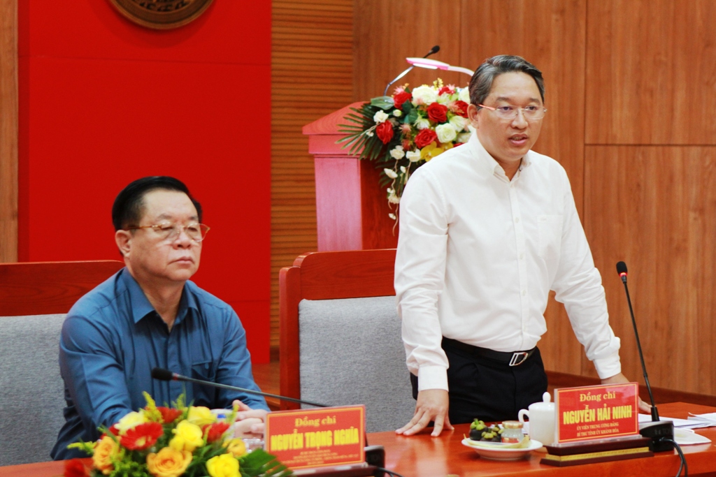 Đồng chí Nguyễn Hải Ninh, Ủy viên Trung ương Đảng, Bí thư Tỉnh ủy Khánh Hoà phát biểu tại buổi làm việc