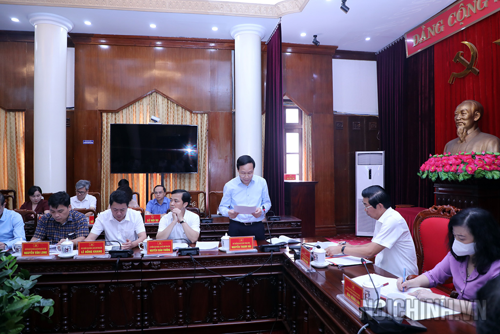 Đồng chí Nguyễn Thanh Hải, Phó trưởng Ban Nội chính Trung ương, Phó trưởng Đoàn công tác trình bày dự thảo Báo cáo của Đoàn công tác