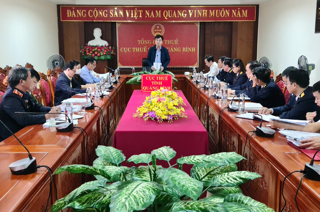 Đồng chí Nguyễn Lương Bình, Ủy viên Ban Thường vu, Trưởng Ban Nội chính Tỉnh ủy, Trưởng Đoàn rà soát các cuộc thanh tra kinh tế - xã hội kết luận tại buổi làm việc với Cục Thuế tỉnh