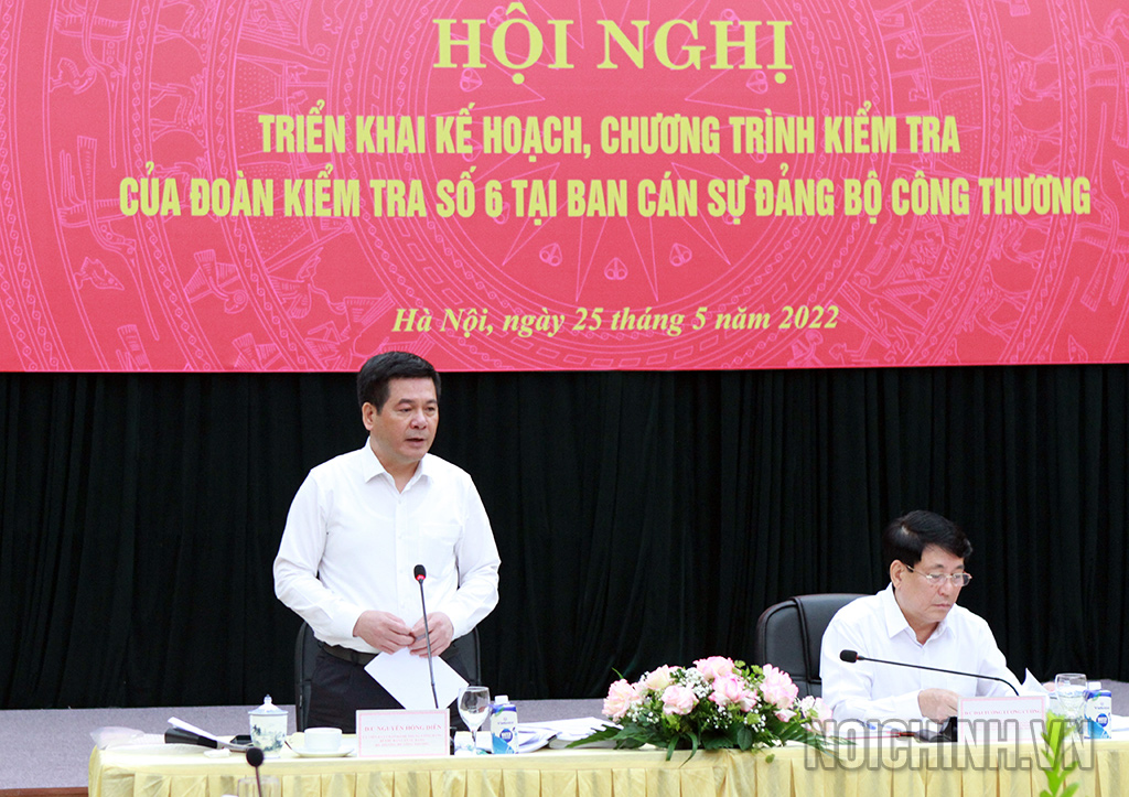 Đồng chí Nguyễn Hồng Diên, Ủy viên Trung ương Đảng, Bí thư Ban Cán sự đảng Bộ Công thương phát biểu tại buổi làm việc