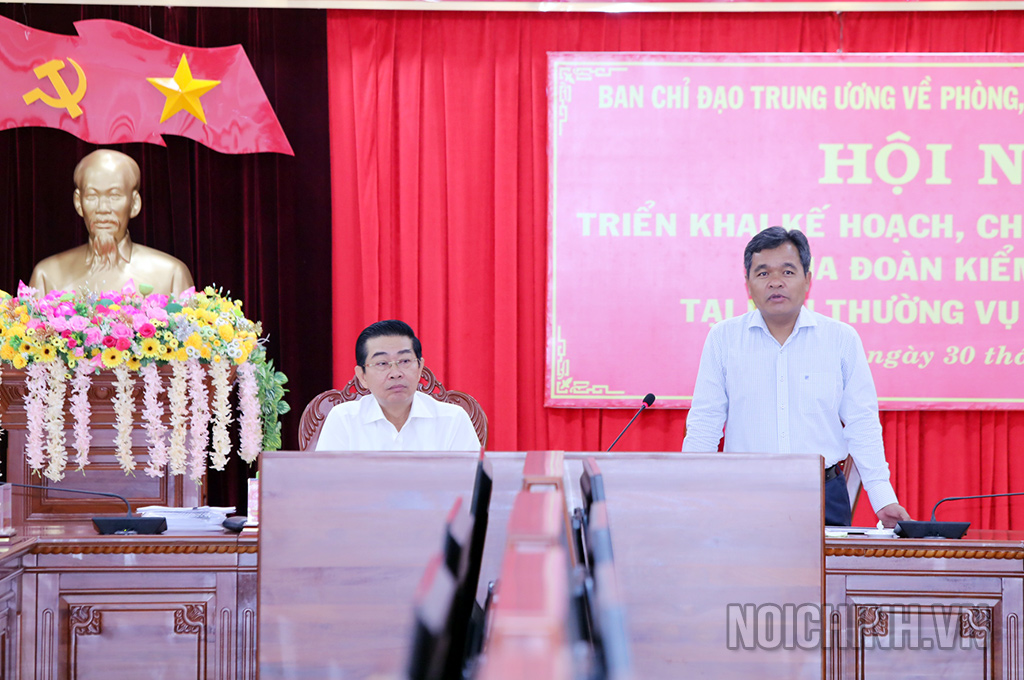 Đồng chí Hồ Văn Niên, Ủy viên Trung ương Đảng, Bí thư Tỉnh ủy, Chủ tịch HĐND Tỉnh Gia Lai phát biểu tại Hội nghị