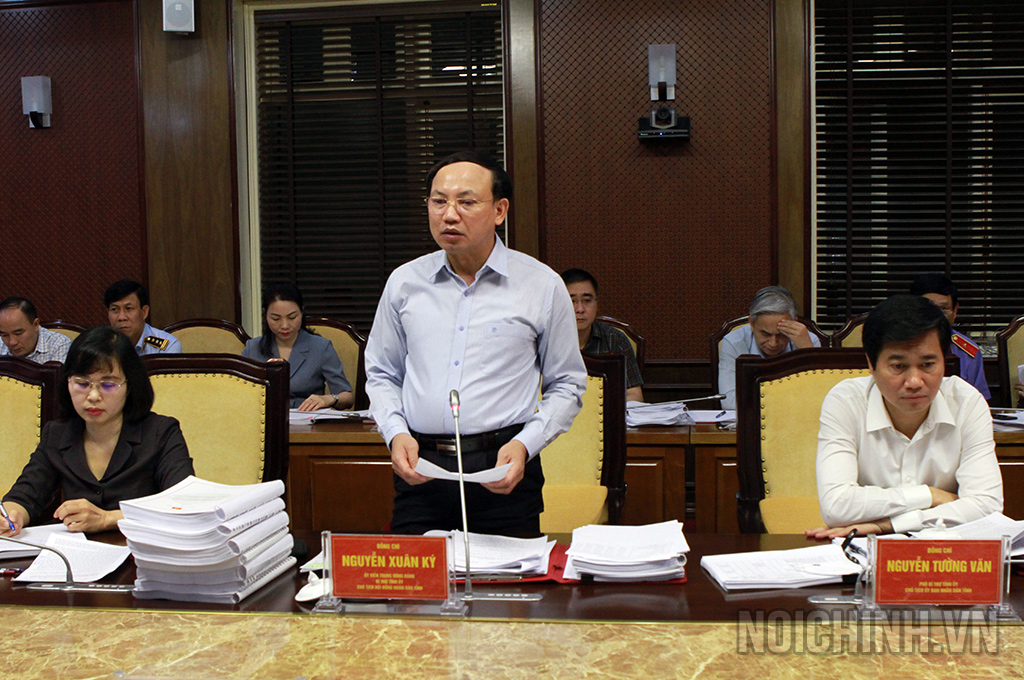 Đồng chí Nguyễn Xuân Ký, Ủy viên Trung ương Đảng, Bí thư Tỉnh ủy, Chủ tịch HĐND tỉnh Quảng Ninh phát biểu tại buổi làm việc