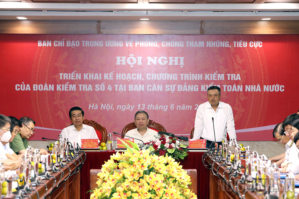 Đồng chí Trần Sỹ Thanh, Ủy viên Trung ương Đảng, Bí thư Ban cán sự đảng, Tổng Kiểm toán Nhà nước phát biểu tại Hội nghị