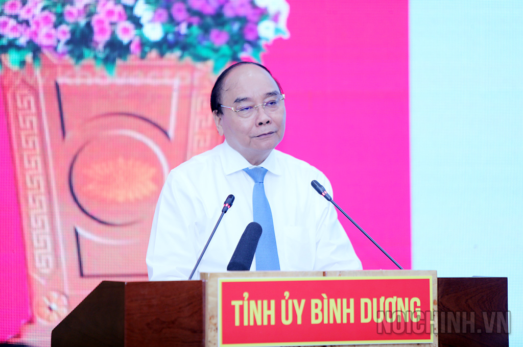 Đồng chí Nguyễn Xuân Phúc, Ủy viên Bộ Chính trị, Chủ tịch nước, Trưởng Ban Chỉ đạo xây dựng Đề án phát biểu tại Hội nghị