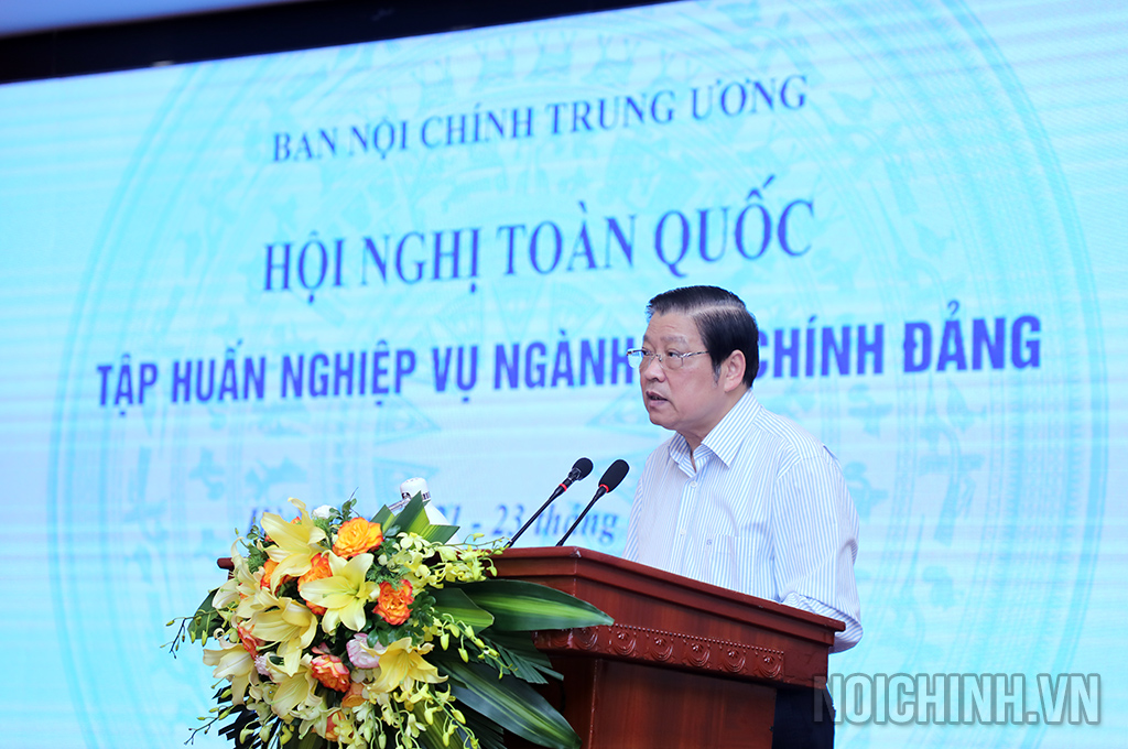 Đồng chí Phan Đình Trạc, Ủy viên Bộ Chính trị, Bí thư Trung ương Đảng, Trưởng Ban Nội chính Trung ương phát biểu khai mạc Hội nghị