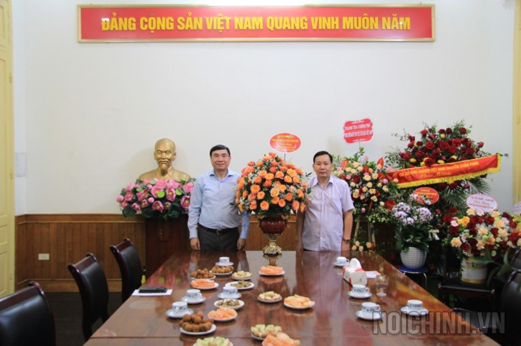 Đồng chí Trần Quốc Cường, Ủy viên Trung ương Đảng, Phó trưởng Ban Nội chính Trung ương chúc mừng Tạp chí Nội chính nhân ngày 21/6
