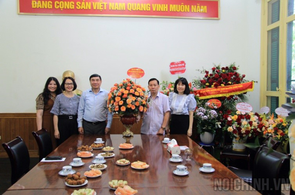 Đồng chí Trần Quốc Cường, Ủy viên Trung ương Đảng, Phó trưởng Ban Nội chính Trung ương chúc mừng Tạp chí Nội chính nhân ngày 21/6