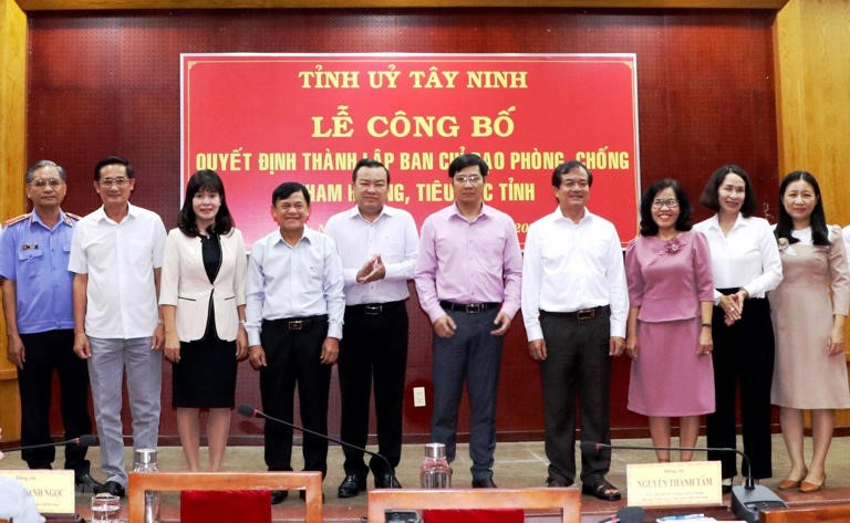 Chỉ đạo phòng, chống tham nhũng, tiêu cực tỉnh Tây Ninh ra mắt tại buổi lễ công bố. (Ảnh: Thanh Tân/TTXVN)