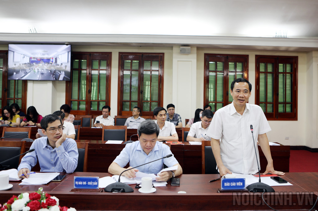 Đồng chí Nguyễn Thái Học, Phó Trưởng Ban Nội chính Trung ương phát biểu tại cuộc họp
