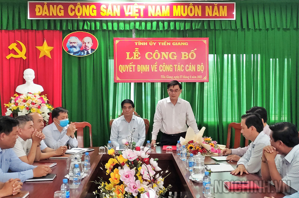 Đồng chí Nguyễn Văn Mười, Ủy viên Ban Thường vụ, Trưởng Ban Nội chính Tỉnh ủy Tiền Giang phát biểu tại buổi Lễ