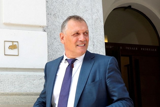 Cựu Tổng Thư ký FIFA Jerome Valcke rời Tòa án Hình sự Liên bang Thụy Sĩ (Bundesstrafgericht) ở Bellinzona, Thụy Sĩ, ngày 14/9/2020. Ảnh: REUTERS / Arnd Wiegmann