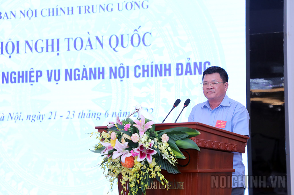 Đồng chí Trịnh Hữu Thuyết, Phó Trưởng Ban Nội chính Tỉnh ủy Ninh Thuận phát biểu tại Hội nghị toàn quốc tập huấn nghiệp vụ ngành nội chính Đảng tại Hà Nội, ngày 21-23/6/2022