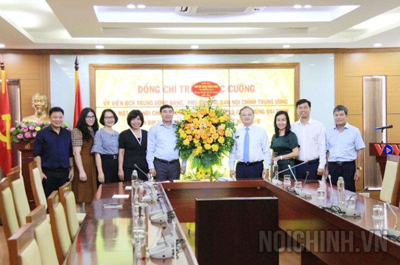 Đồng chí Trần Quốc Cường, Ủy viên Trung ương Đảng, Phó trưởng Ban Nội chính Trung ương đến thăm, chúc mừng Đài Tiếng nói Việt Nam