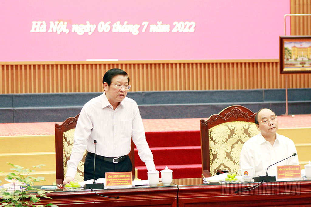 Đồng chí Phan Đình Trạc, Ủy viên Bộ Chính trị, Bí thư Trung ương Đảng, Trưởng Ban Nội chính Trung ương, Phó Trưởng ban Thường trực Ban Chỉ đạo xây dựng Đề án phát biểu tại buổi làm việc