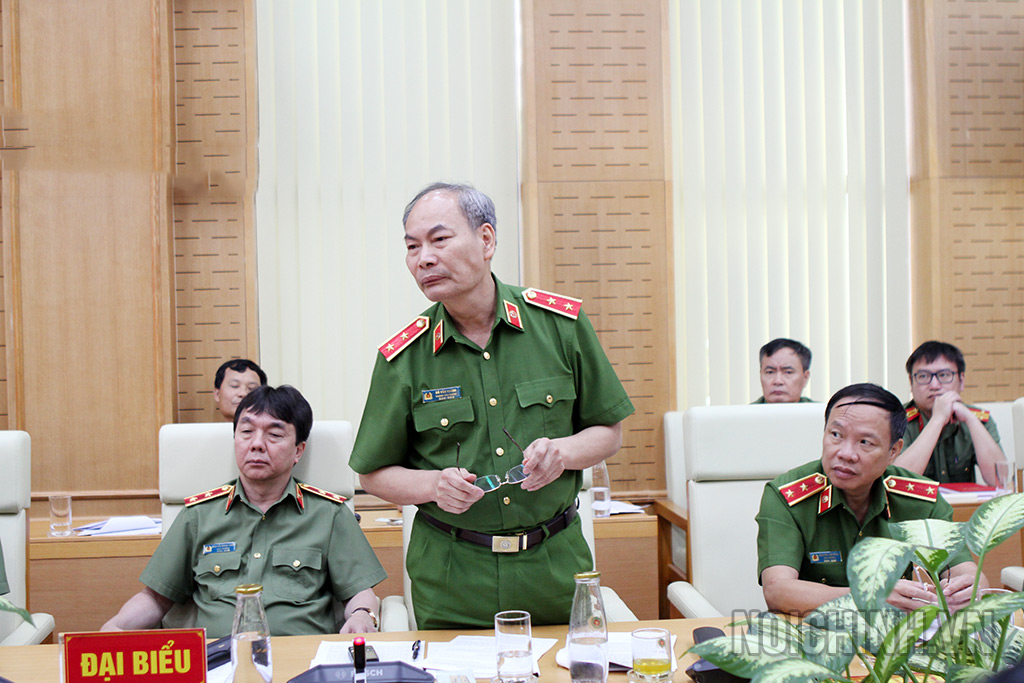Đồng chí Trung tướng Đỗ Văn Hoành, Chánh Văn phòng Cơ quan Cảnh sát điều tra Bộ Công an  phát biểu tại buổi làm việc