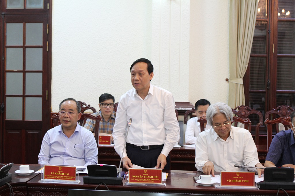 Đồng chí Nguyễn Thanh Hải, Phó trưởng Ban Nội chính Trung ương trình bày Báo cáo tại buổi làm việc