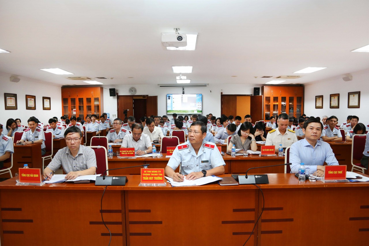 Các đại biểu dự Hội nghị triển khai công tác cuối năm của Thanh tra Bộ Tài chính