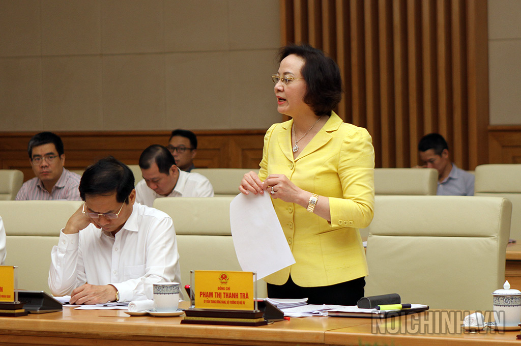 Đồng chí Phạm Thị Thanh Trà, Ủy viên Trung ương Đảng, Bí thư Ban Cán sự đảng, Bộ trưởng Bộ Nội vụ phát biểu tại buổi làm việc