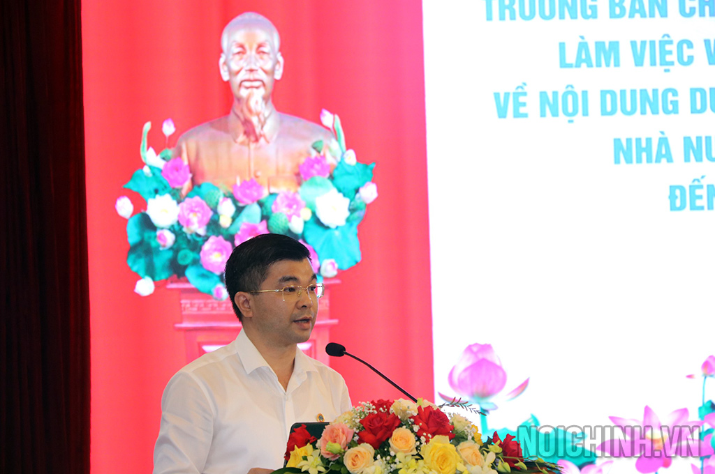 Đồng chí Nguyễn Chí Công, Vụ trưởng Vụ Pháp chế và quản lý khoa học, Tòa án nhân dân tối cao phát biểu tại buổi làm việc