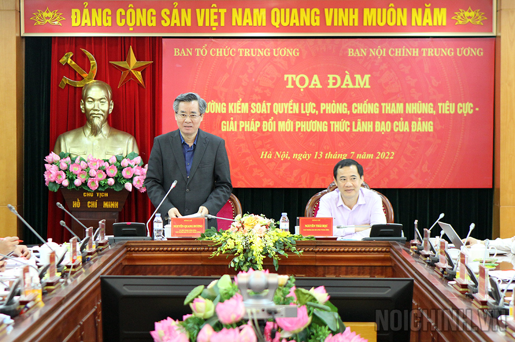 Đồng chí Nguyễn Quang Dương, Ủy viên Trung ương Đảng, Phó Trưởng Ban Tổ chức Trung ương phát biểu tại Tọa đàm