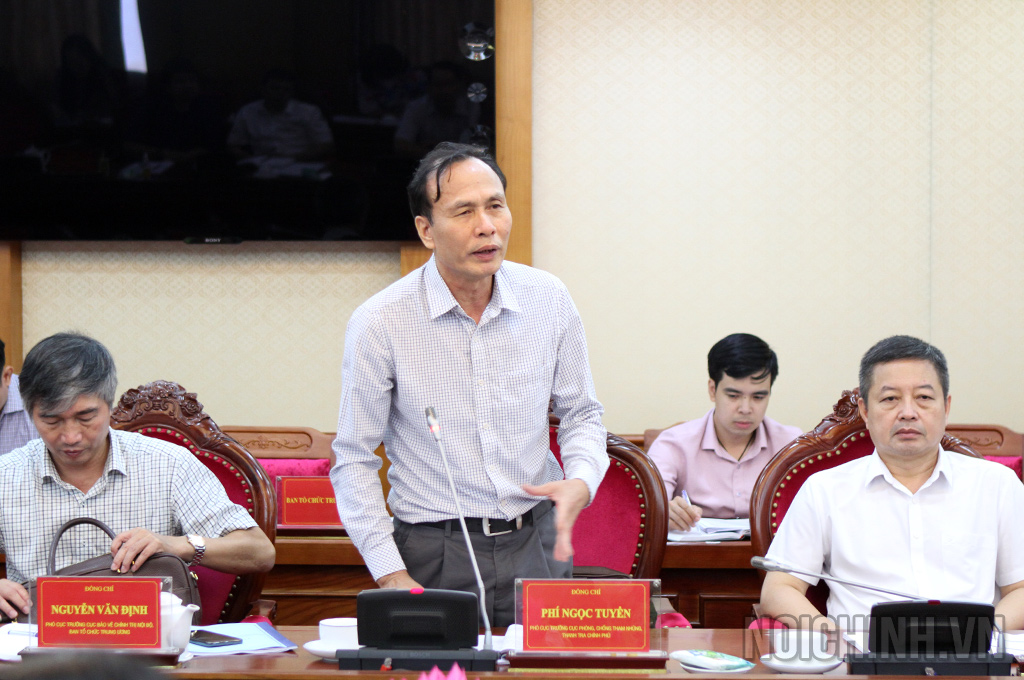 Đồng chí Phí Ngọc Tuyển, Phó Cục  trưởng Cục phòng, chống tham nhũng, Thanh tra Chính phủ phát biểu tham luận tại Tọa đàm