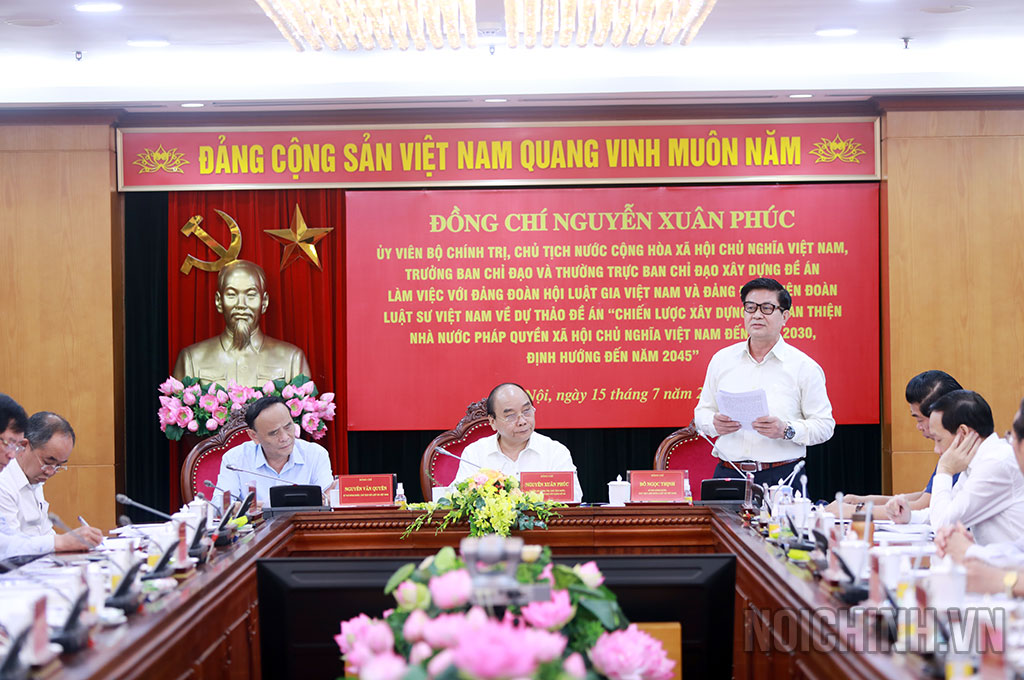 Đồng chí Đỗ Ngọc Thịnh, Bí thư Đảng đoàn, Chủ tịch Liên đoàn Luật sư Việt Nam phát biểu tại buổi làm việc