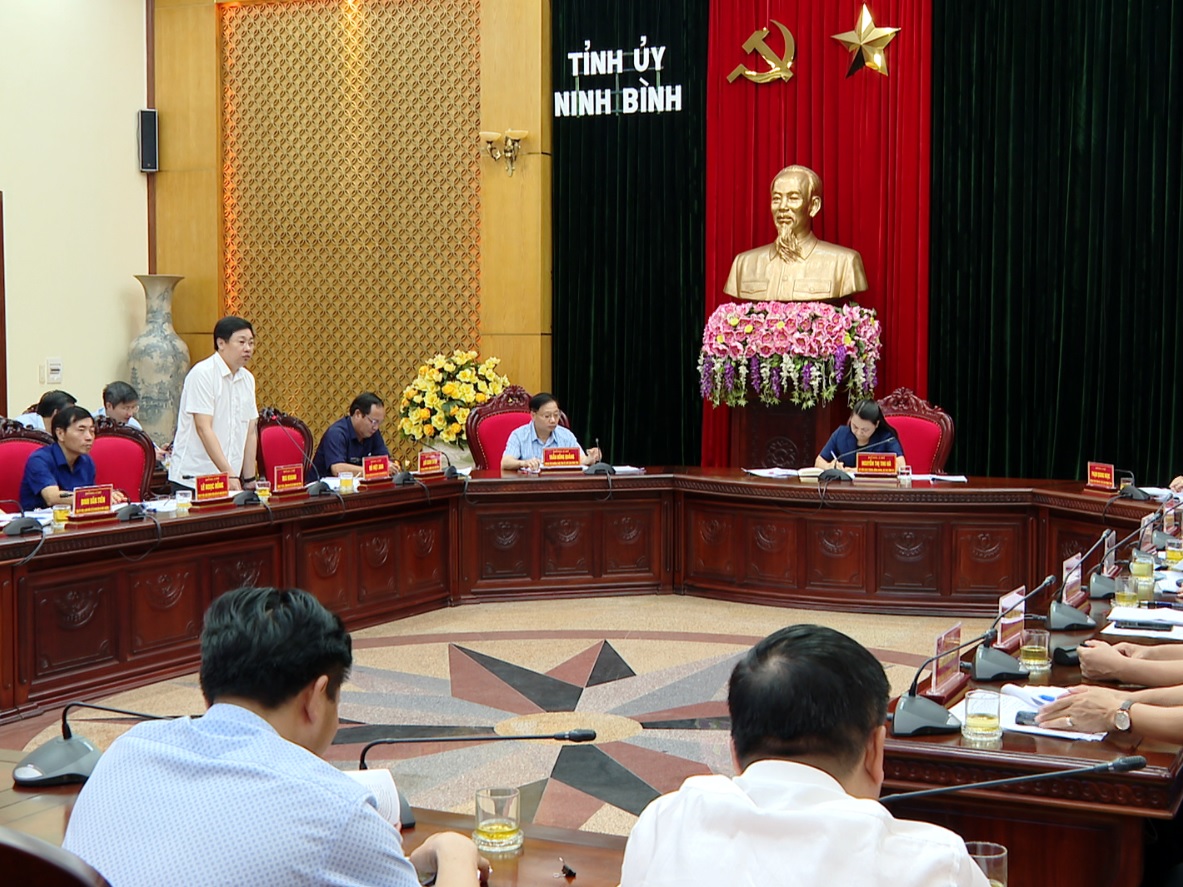 Đồng chí Nguyễn Thị Thu Hà, Bí thư Tỉnh ủy, Trưởng ban Chỉ đạo chủ trì Phiên họp.