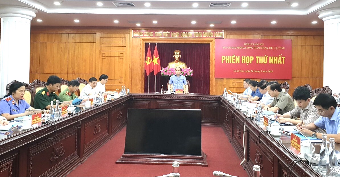 Đồng chí Nguyễn Quốc Đoàn, Ủy viên Ban Chấp hành Trung ương Đảng, Bí thư Tỉnh ủy, Trưởng Ban Chỉ đạo PCTN, tiêu cực tỉnh phát biểu kết luận Phiên họp