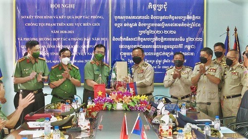 Công an tỉnh Đắk Lắk và Công an tỉnh Mondulkiri, Vương quốc Campuchia tổ chức sơ kết hợp tác phòng, chống tội phạm trên khu vực biên giới năm 2020 - 2021 (tháng 4/2022)