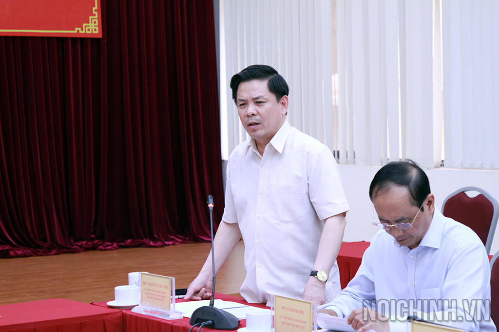 Đồng chí Nguyễn Văn Thể, Ủy viên Trung ương Đảng, Bí thư Ban cán sự đảng Bộ Giao thông vận tải phát biểu tại Hội nghị