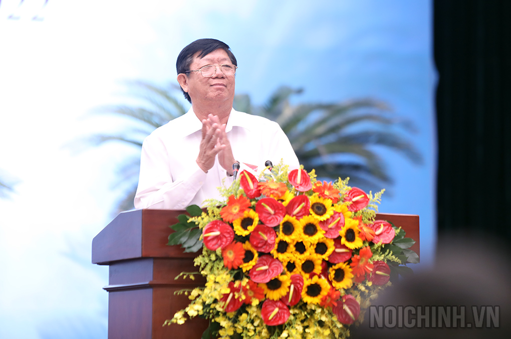 Đồng chí Lê Văn Tông, Trưởng Ban Nội chính Tỉnh ủy Hậu Giang phát biểu tại Hội nghị