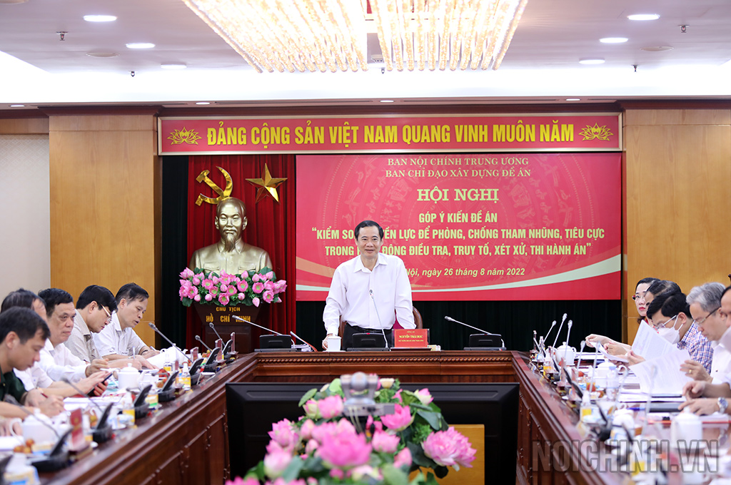 Đồng chí Nguyễn Thái Học, Phó trưởng Ban Nội chính Trung ương, Thành viên Ban Chỉ đạo, Tổ trưởng Tổ Biên tập xây dựng Đề án phát biểu tại Hội nghị