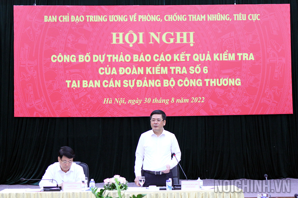 Đồng chí Nguyễn Hồng Diên, Ủy viên Trung ương Đảng, Bí thư Ban cán sự Đảng Bộ Công thương phát biểu tại Hội nghị 