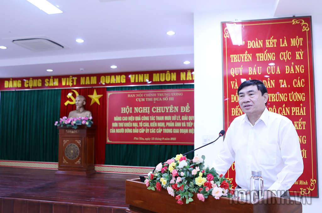 Đồng chí Trần Quốc Cường, Ủy viên Trung ương Đảng, Phó trưởng Ban Nội chính Trung ương phát biểu tại Hội nghị