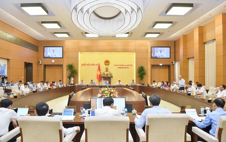 Ủy ban Thường vụ Quốc hội cho ý kiến về báo cáo của Chính phủ về công tác phòng, chống tham nhũng năm 2022