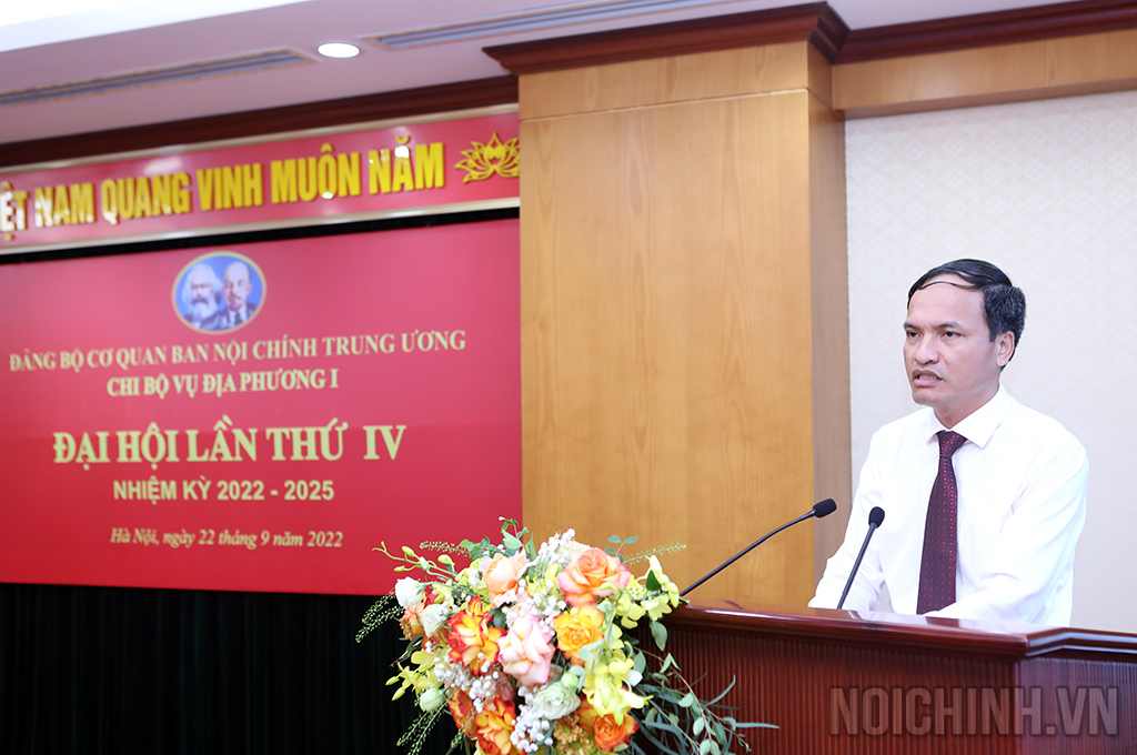 Đồng chí Tạ Văn Giang,  Ủy viên Ban Thường vụ, Trưởng Ban Tuyên giáo Đảng ủy Cơ quan Ban Nội chính Trung ương phát biểu tại Đại hội
