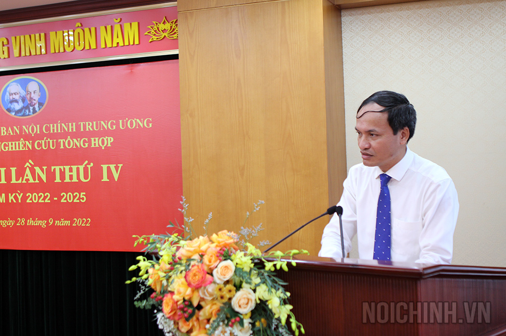 Đồng chí Tạ Văn Giang, Vụ trưởng, Bí thư Chi bộ nhiệm kỳ 2020-2022 phát biểu khai mạc Đại hội