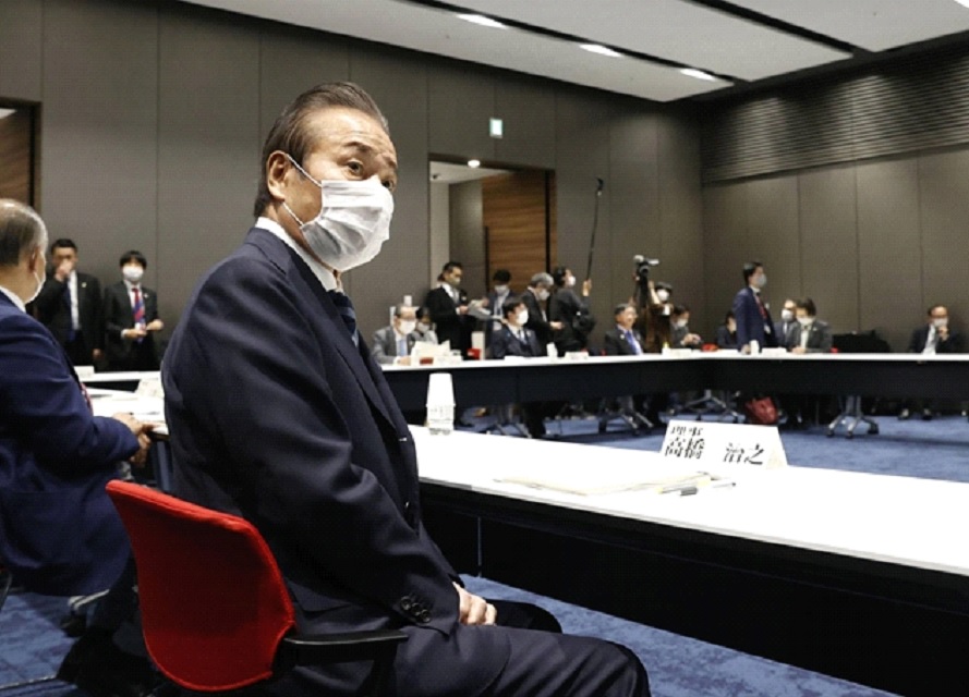 Haruyuki Takahashi tham dự cuộc họp của Ủy ban Tổ chức Thế vận hội Tokyo vào tháng 3/2020. Ảnh: KYODO