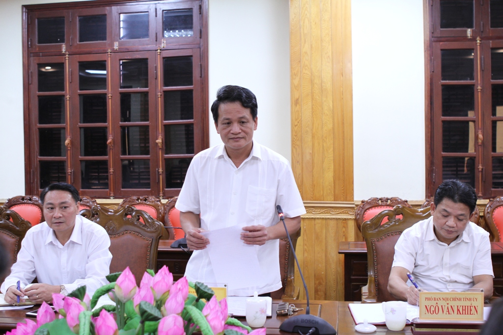 Đồng chí Đào Đình Tùng, Trưởng Ban Nội chính Tỉnh ủy, Phó trưởng ban Thường trực Ban Chỉ đạo PCTN, TC tỉnh Hà Nam phát biểu tại buổi làm việc